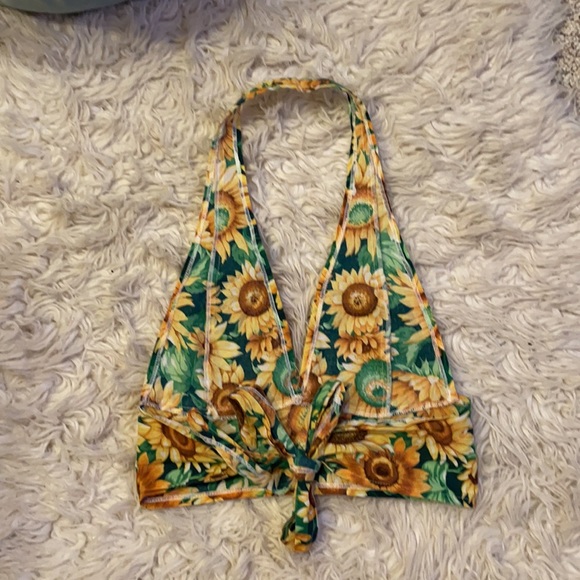 Halter sunflower crop top - Picture 2 of 5